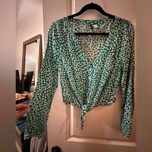 H&M button down/crop tie bell sleeves